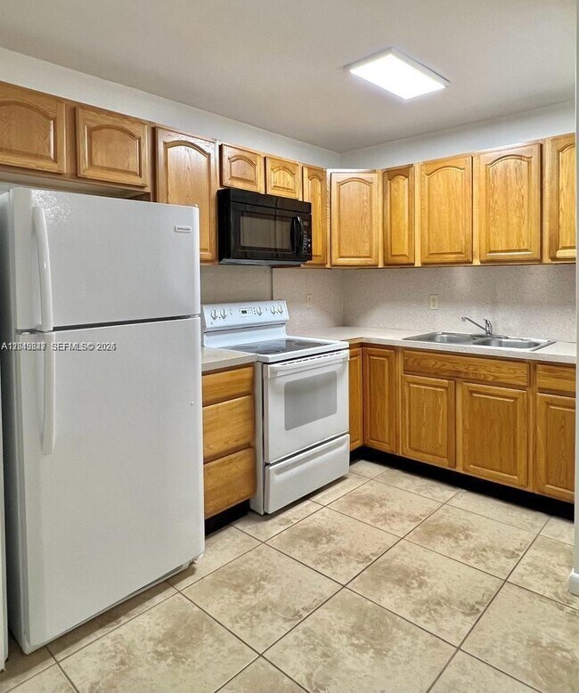 Photo - 1412 SW 41st Ave Unit Front