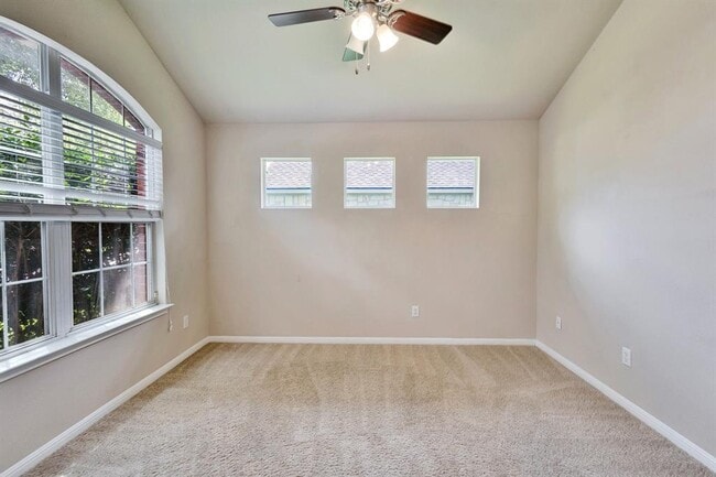 Photo - 507 King Eider Ln