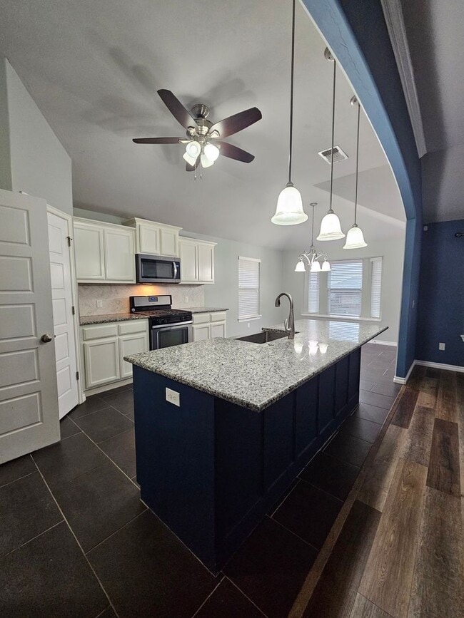 Photo - (3) Bed/(2) Bath in Bellatona Addition! Avail NOW!