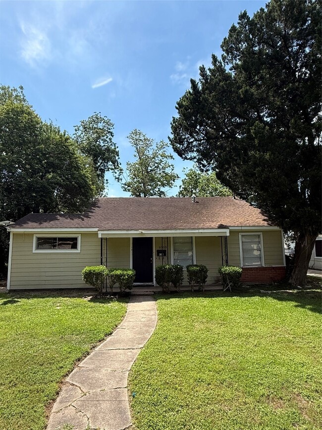 Building Photo - 8108 Wier Dr