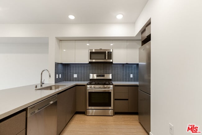 Photo - 837 S Harvard Blvd Unit 202