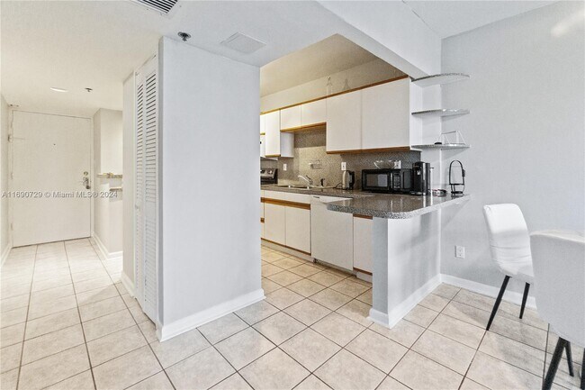 Photo - 100 Lincoln Rd Unidad 1019