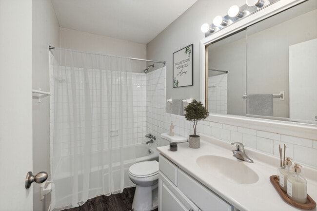 Photo - Jamestown Apartments & Townhomes