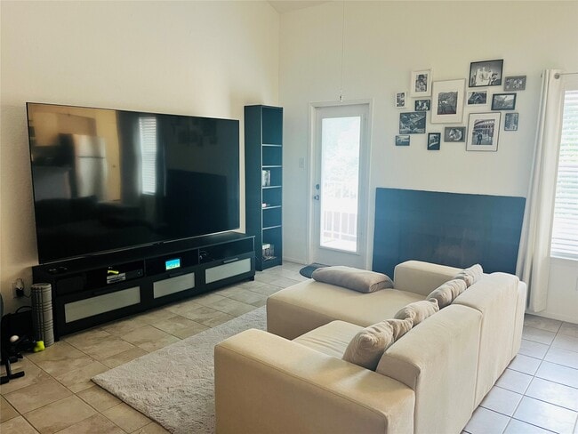 Photo - 2011 Spenwick Dr Unit 425