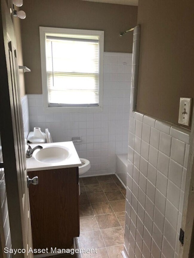 Photo - 3 br, 1 bath House - 828 Alden Ave