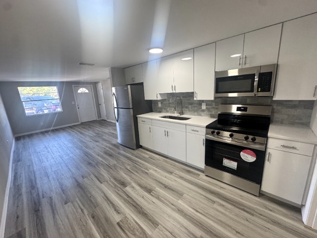 Photo - 5928-5930 13th St Ct E Unidad 5930