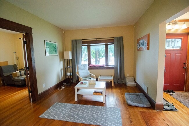 Photo - 101 8th Ave SE