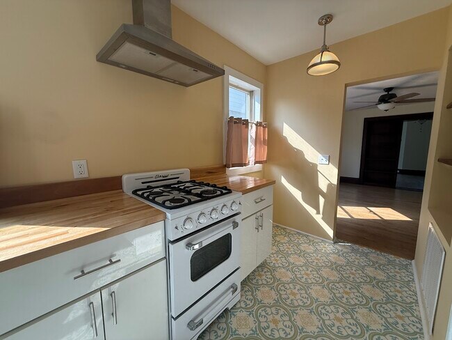 Photo - 207 S Broom St Unit #2
