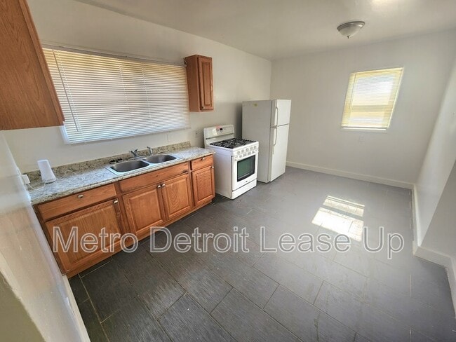 3651 Buckingham