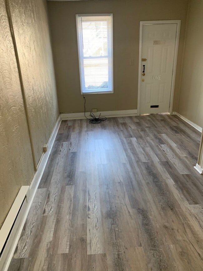 Recently updated Reading City 2 bedroom to... - Recently updated Reading City 2 bedroom to... House