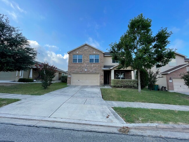 Building Photo - BEAUTIFUL 3 BEDROOM 2.5 BATH FEATURING A LUXURY KITCHEN WITH WHITE GRANITE COUNTERS, GRAY CABINET...