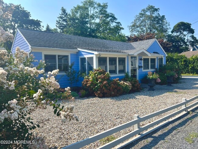 Building Photo - 509 Riverwood Park