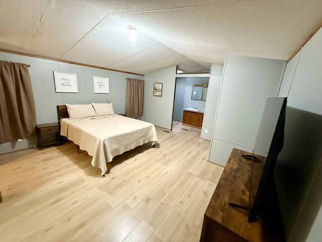 Building Photo - 930 E Murray Dr Rental