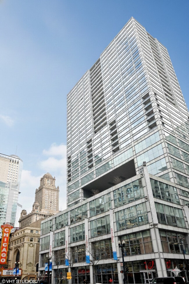 Building Photo - 8 E Randolph St Unit 2307