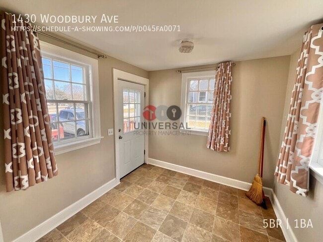 Photo - 1430 Woodbury Ave