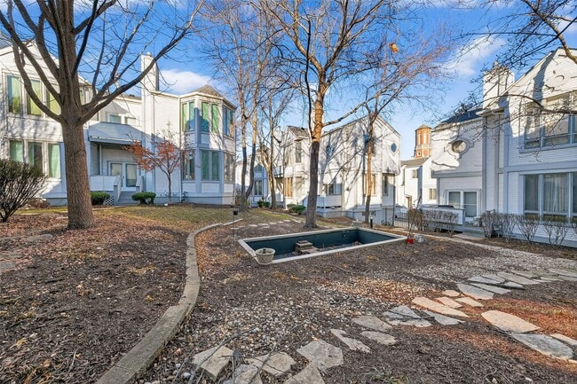 Photo - 28 Columbus Square Dr