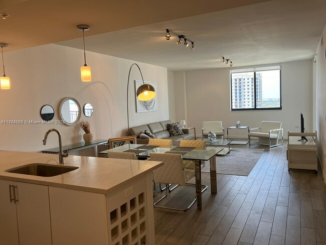 Building Photo - 999 SW 1st Ave Unit #2413