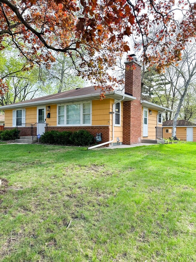 Photo - 7000 Park Ave