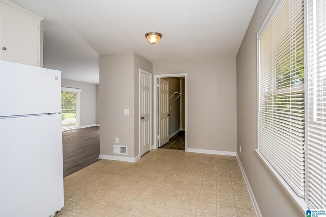Photo - 1112 Kawanda Ln