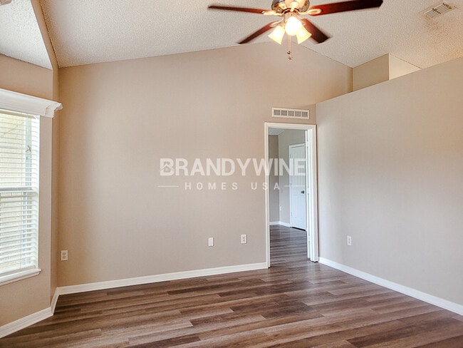 Photo - 2564 Courtland Blvd