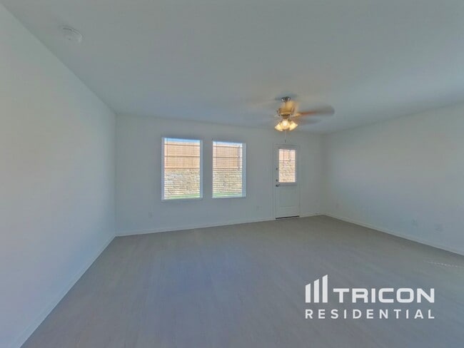 Photo - 10700 Dusty Rnch Rd