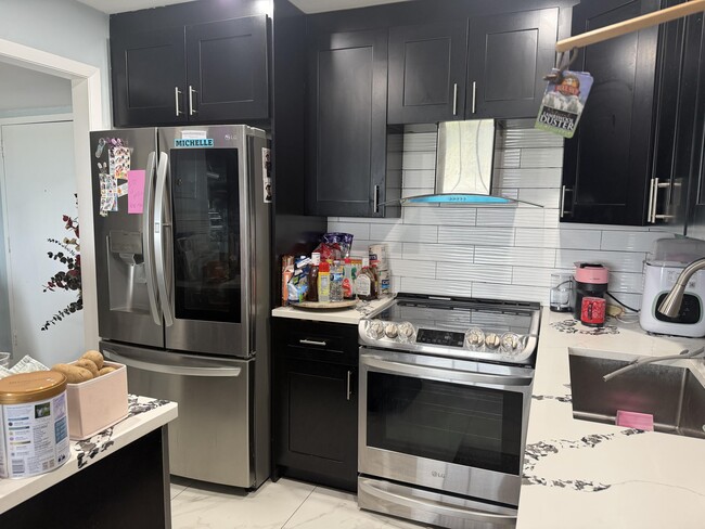 Building Photo - 4174 Inverrary Dr Unit 1010
