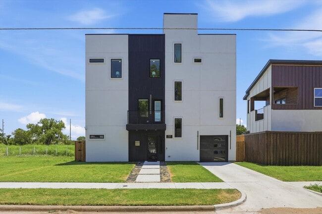 Photo - Modern West Dallas Home with Rooftop Views Near Downtown - Fully Furnished Optional