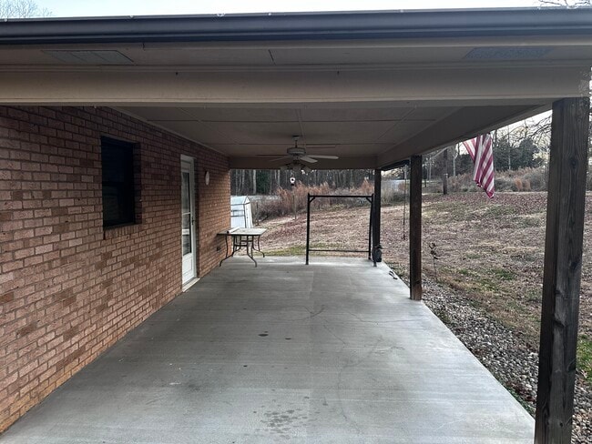 Photo - 3540 Wandering Ln NE