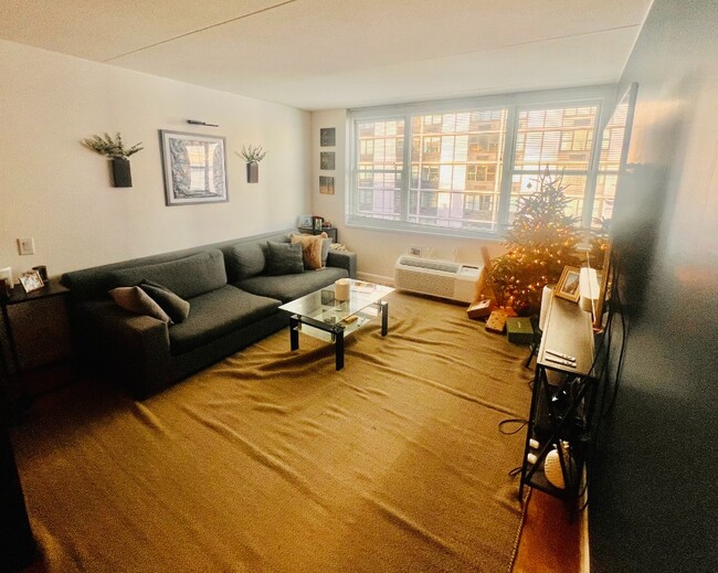 Photo - 2 S End Ave Unidad 3C