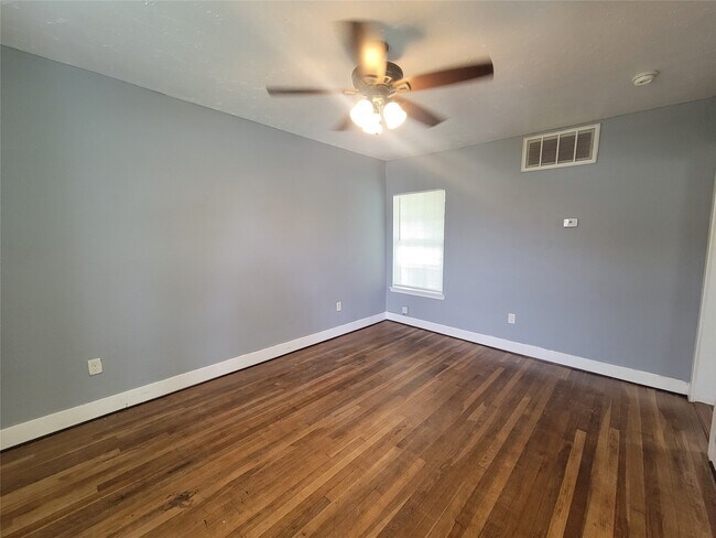 Photo - 5319 Avenue O