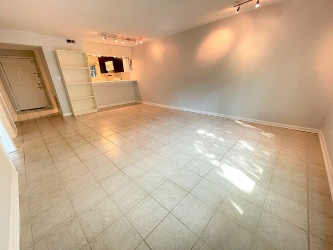 Photo - Sleek, Modern Two bedroom Chancellor Squar... Unit A-3