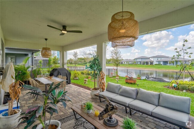 Building Photo - 4461 Waterside Dr Rental