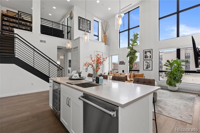 Building Photo - 1735 Central St Unit 505