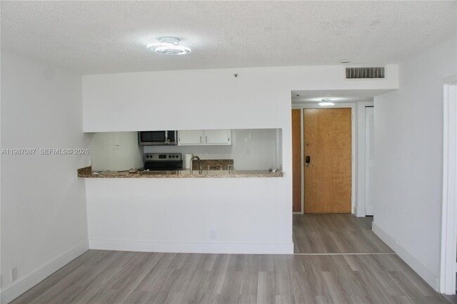 Photo - 7601 E Treasure Dr Unidad 1406