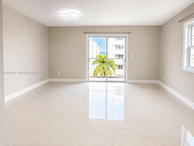 Building Photo - 4122 Collins Ave Unit # 6A