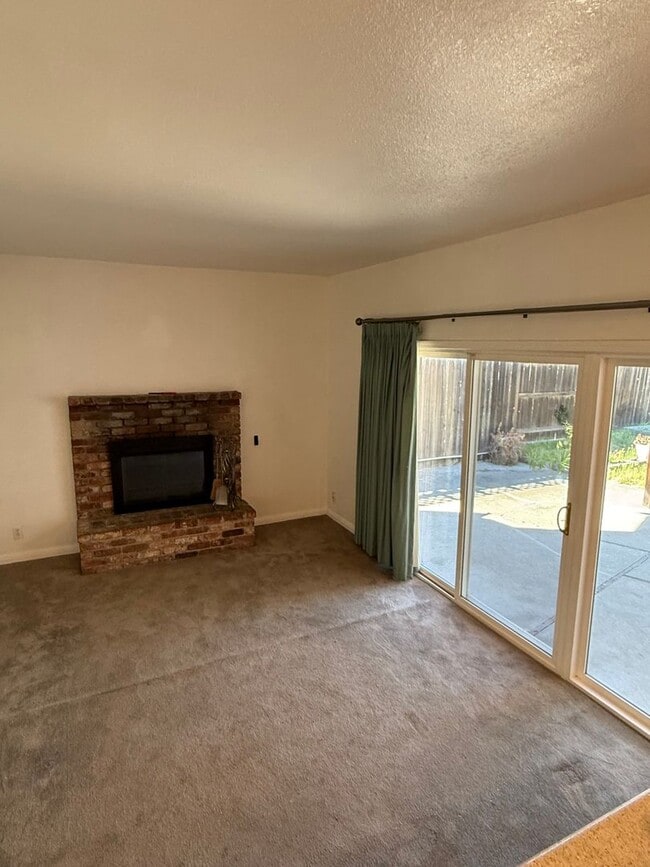 Photo - 7389 Newcastle Ln