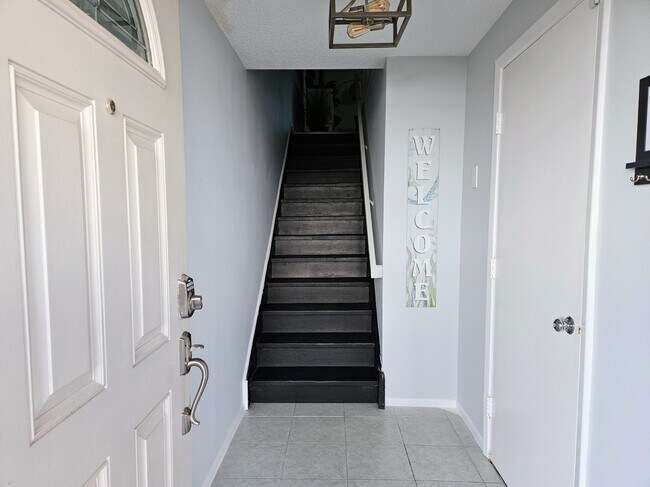 Photo - 255 Capri Cir N