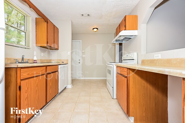 646 Woodknoll Ct