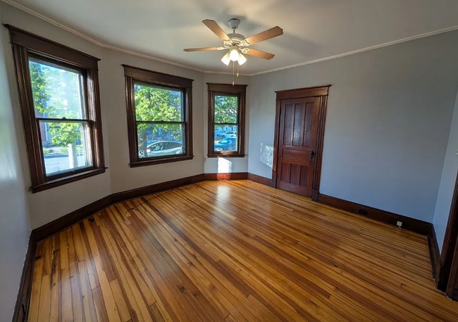 Building Photo - Beautiful 4 BR - Cohoes Available NOW! Unit Apt 1