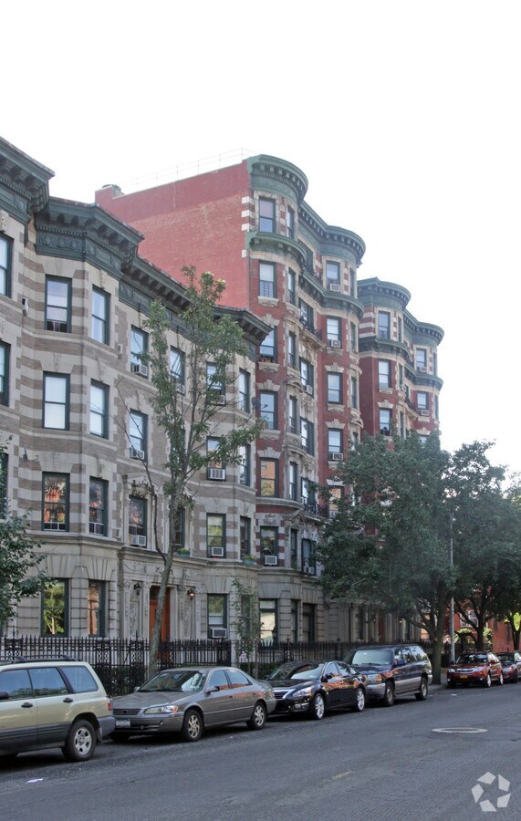 Photo - 84 Saint James Place