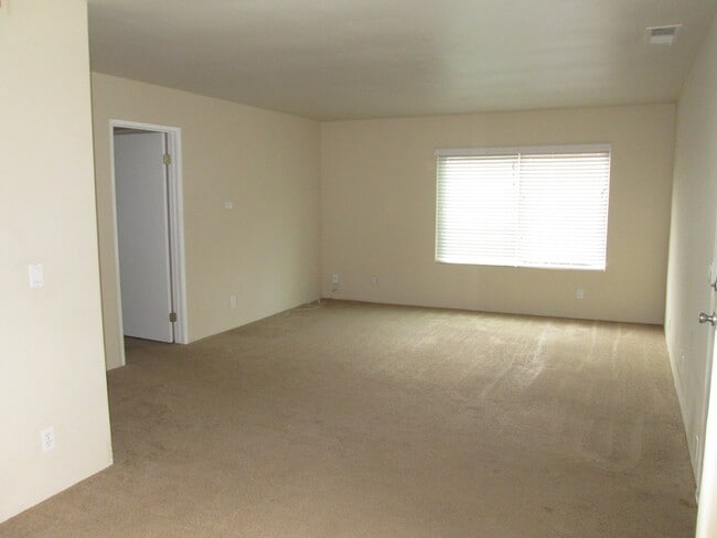 Photo - 2BD/1BA Upper Unit in Cardiff