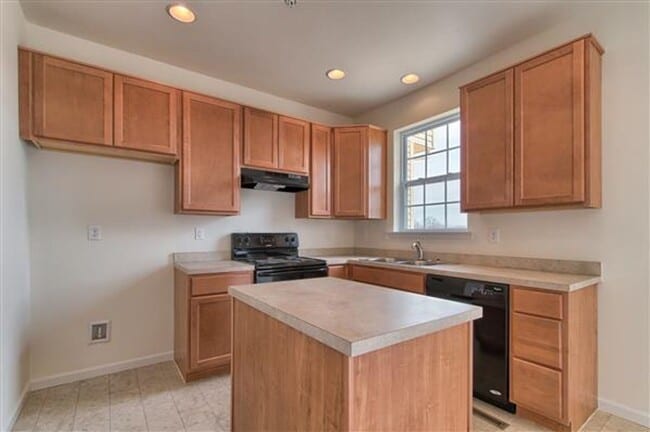Photo - Coming Soon! Spacious 3 Bedroom, 2.5 Bath ...
