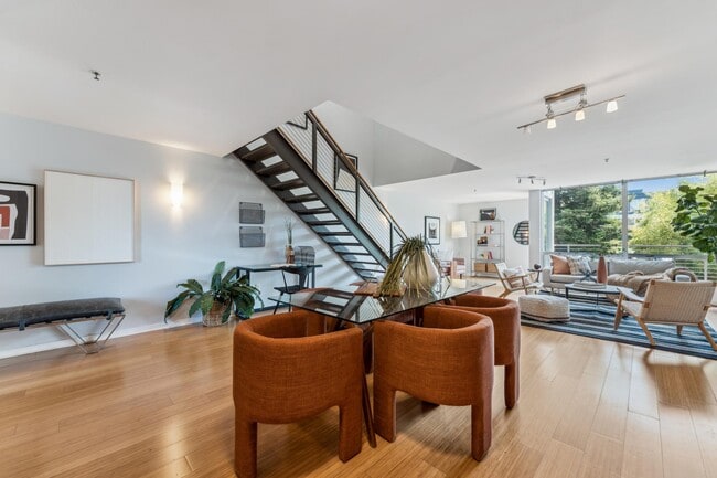 Photo - 1007 41st St Unidad 422 Rental
