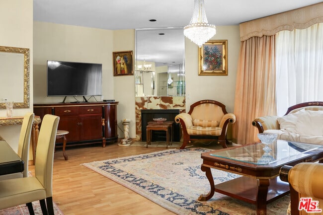 Building Photo - 1064 S Shenandoah St Unit 301 Rental
