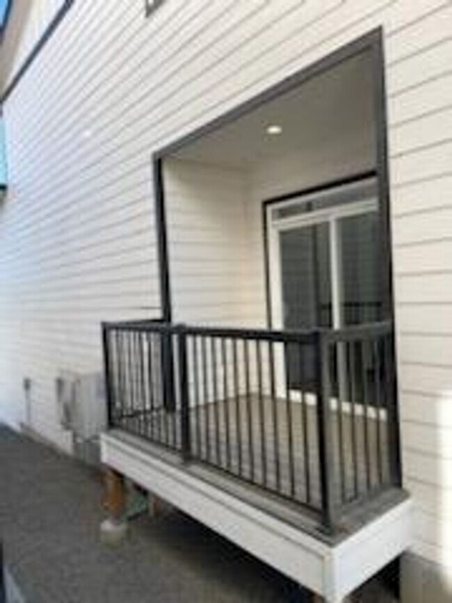 1007 Greenfield Dr Unit 1007 Greenfield Drive