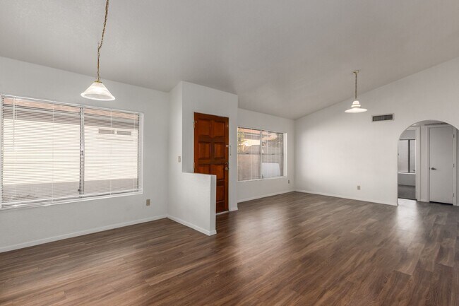 Photo - Charming 3 bed 2 bath home in Peoria!