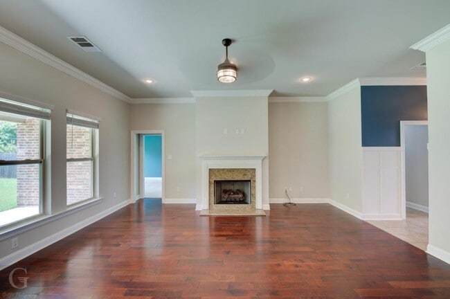 Photo - 650 Alder Ln