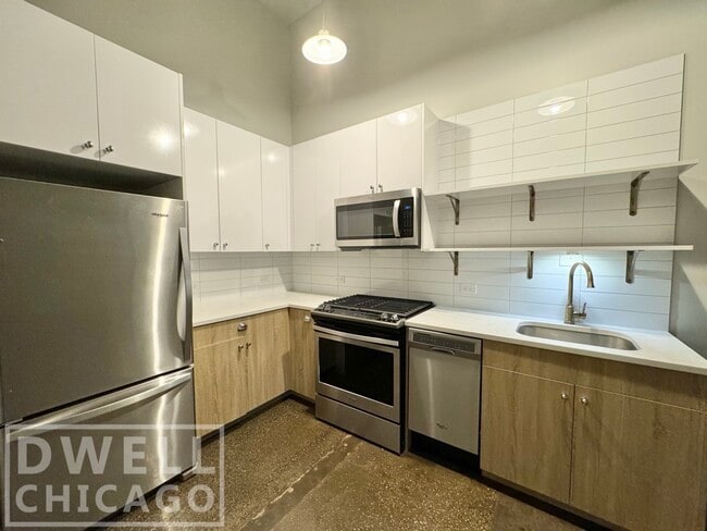 Photo - 152 W Huron St