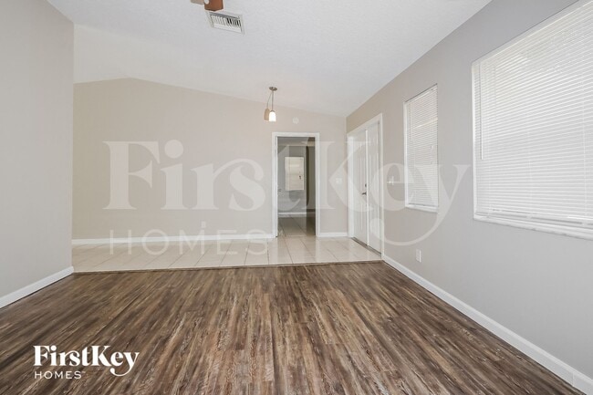 Photo - 525 20th Ave N