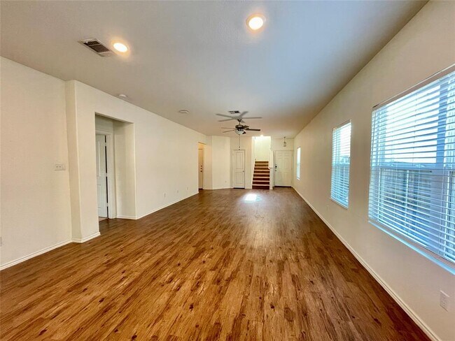 Photo - 112 Wind Flower Ln